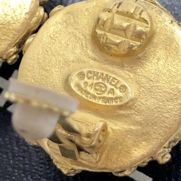 CHANEL CC Logos Pearl Round Clip-On Earrings Gold Tone 94A Auth w/Box D-b1151229 - Picture 8 of 16